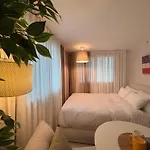 Modernstay Hongdae#Mangwon Local Market 10Mins, Hongdae, Airport Bus, Hanriver Park 10Min,Family