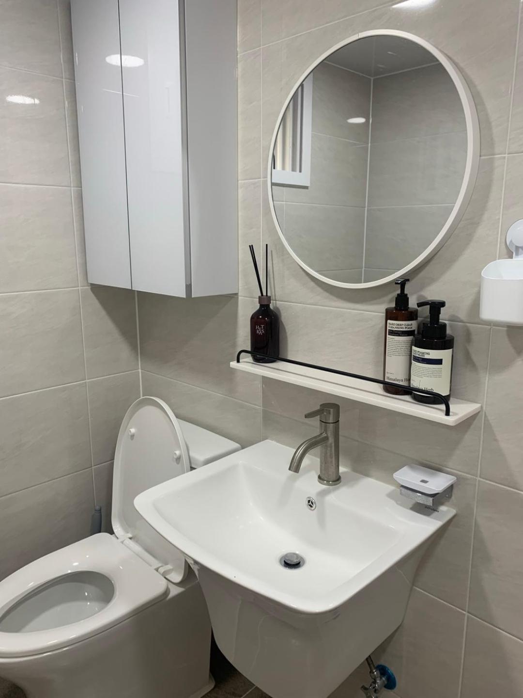 Apartment Modernstay Hongdae#mangwon Local Market 10mins, Hongdae, Airport Bus, Hanriver Park 10min,family Seoul