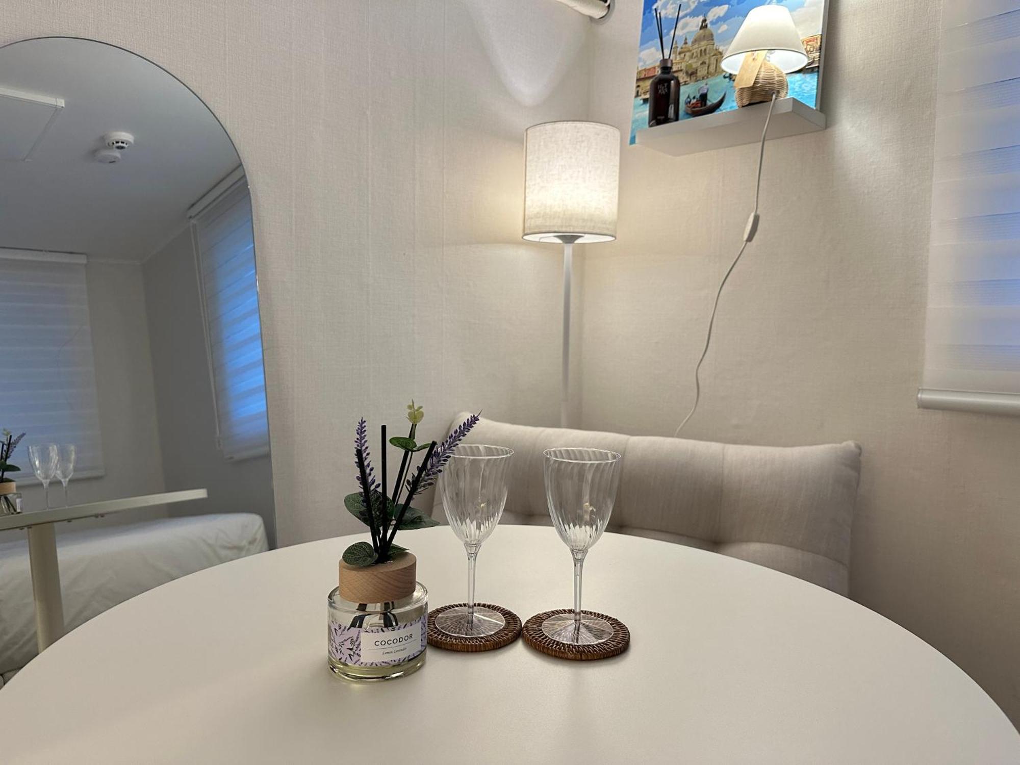 Modernstay Hongdae#mangwon Local Market 10mins, Hongdae, Airport Bus, Hanriver Park 10min,family * Seoul