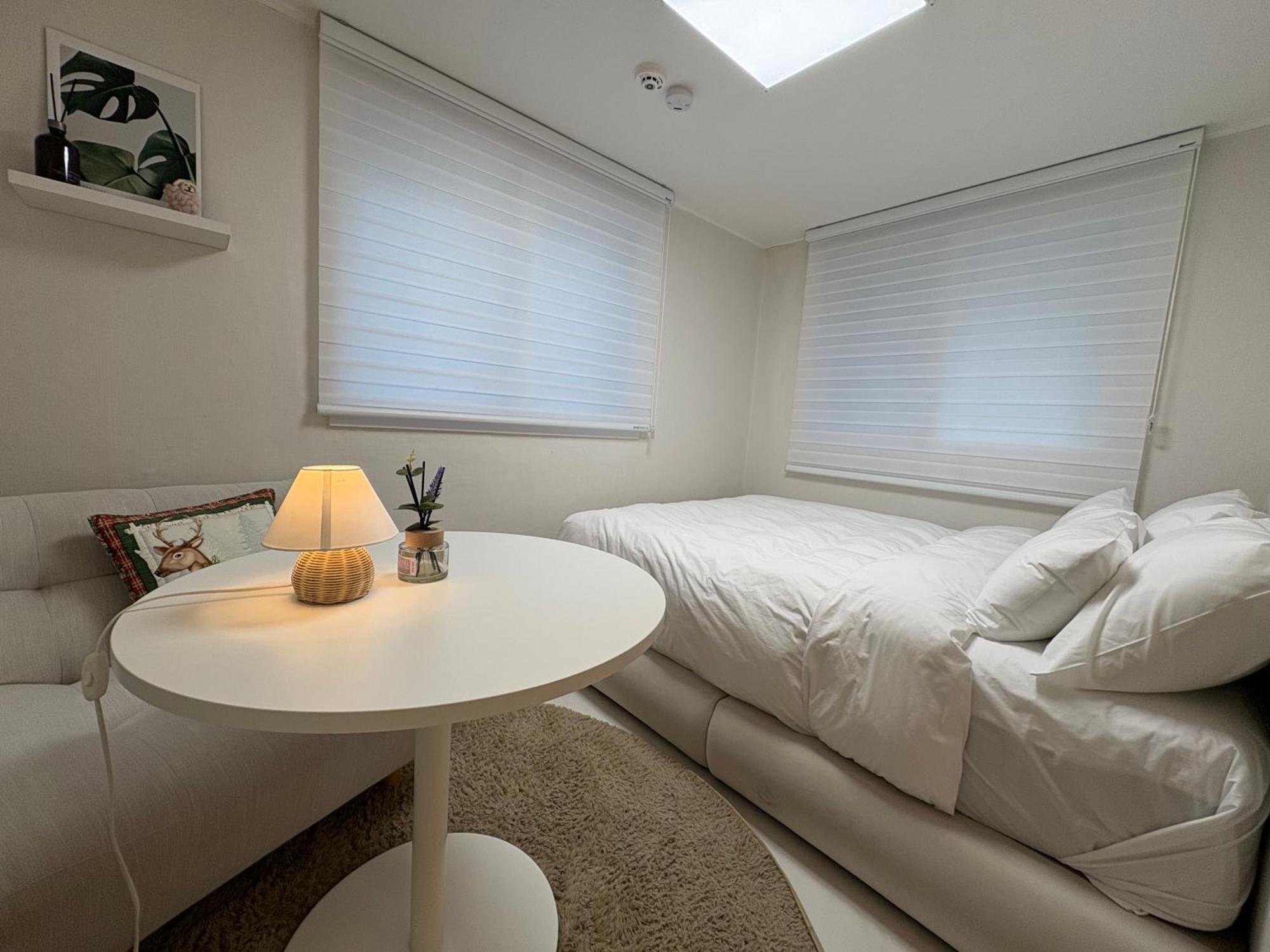 Modernstay Hongdae#mangwon Local Market 10mins, Hongdae, Airport Bus, Hanriver Park 10min,family Apartment Seoul