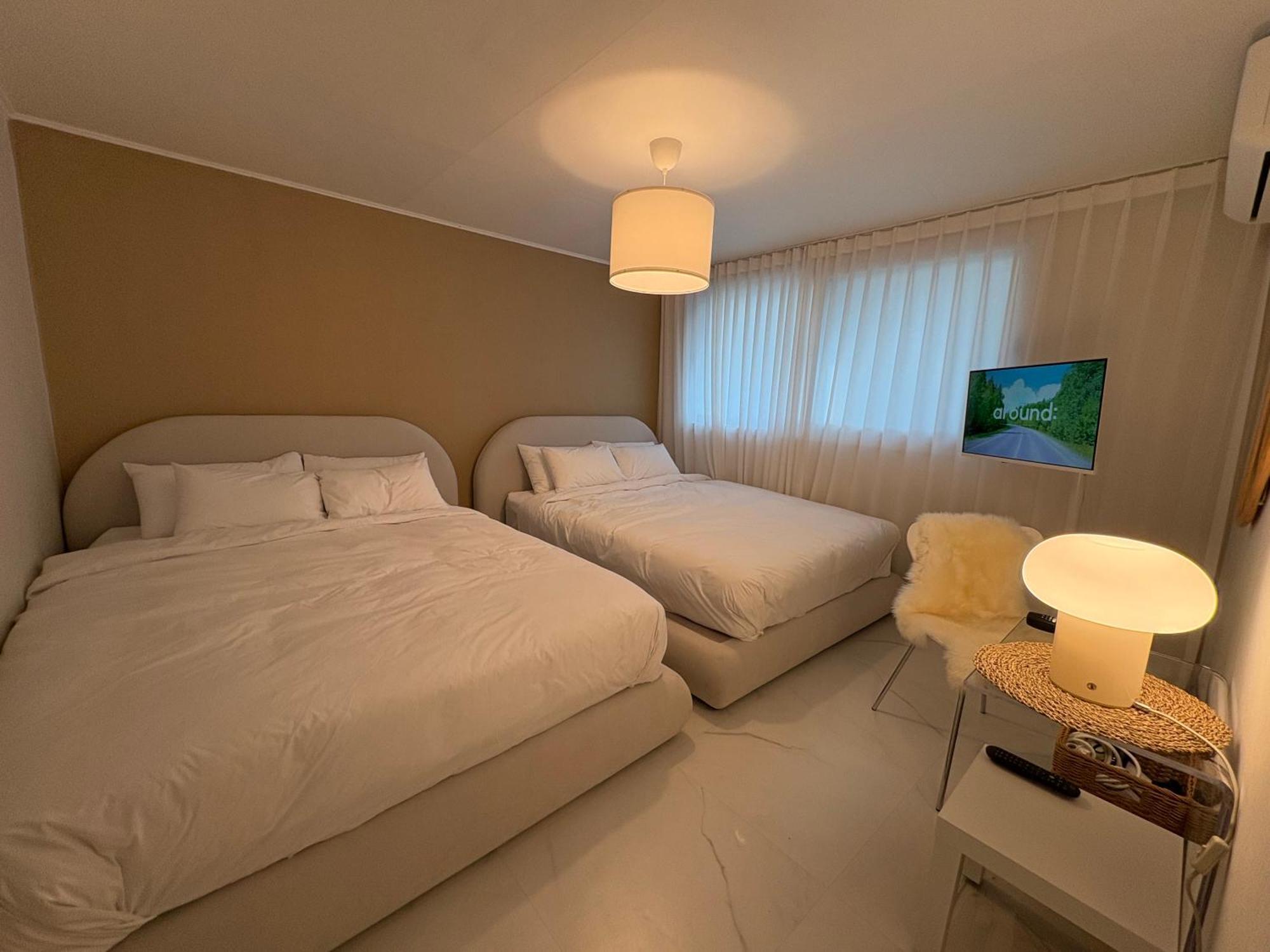 Modernstay Hongdae#mangwon Local Market 10mins, Hongdae, Airport Bus, Hanriver Park 10min,family Apartment