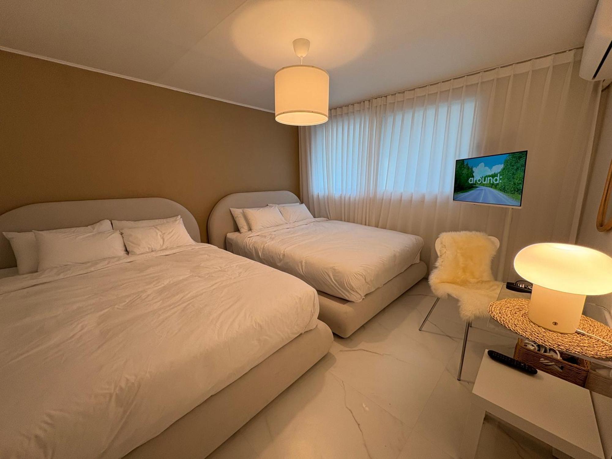 Modernstay Hongdae#mangwon Local Market 10mins, Hongdae, Airport Bus, Hanriver Park 10min,family Apartment *