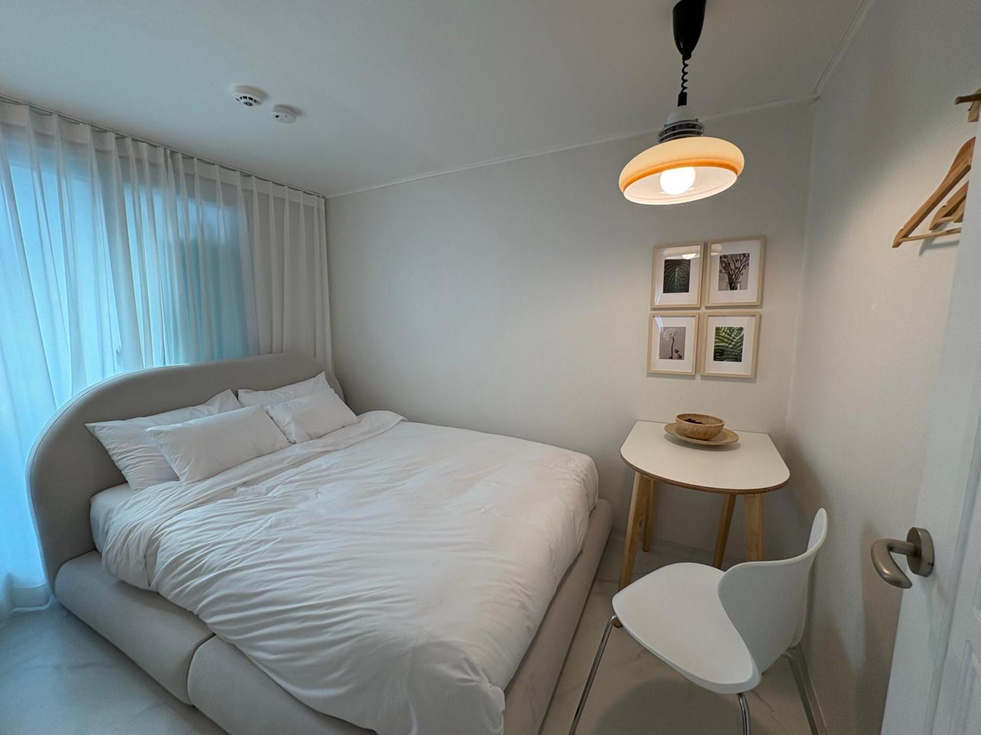 Modernstay Hongdae#mangwon Local Market 10mins, Hongdae, Airport Bus, Hanriver Park 10min,family