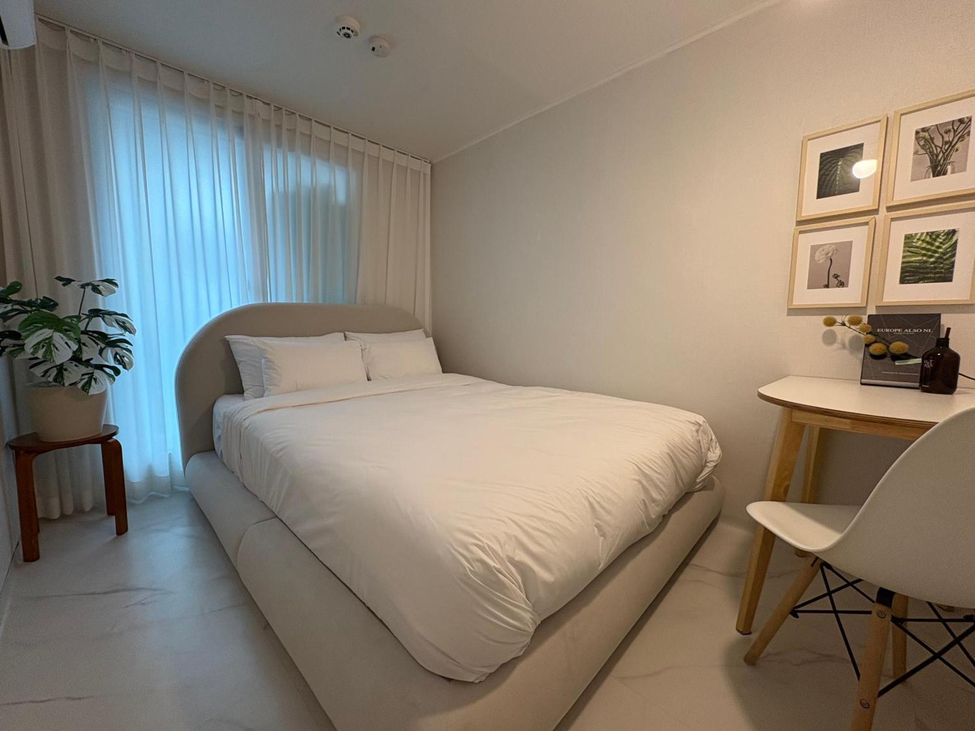 Modernstay Hongdae#mangwon Local Market 10mins, Hongdae, Airport Bus, Hanriver Park 10min,family * Seoul