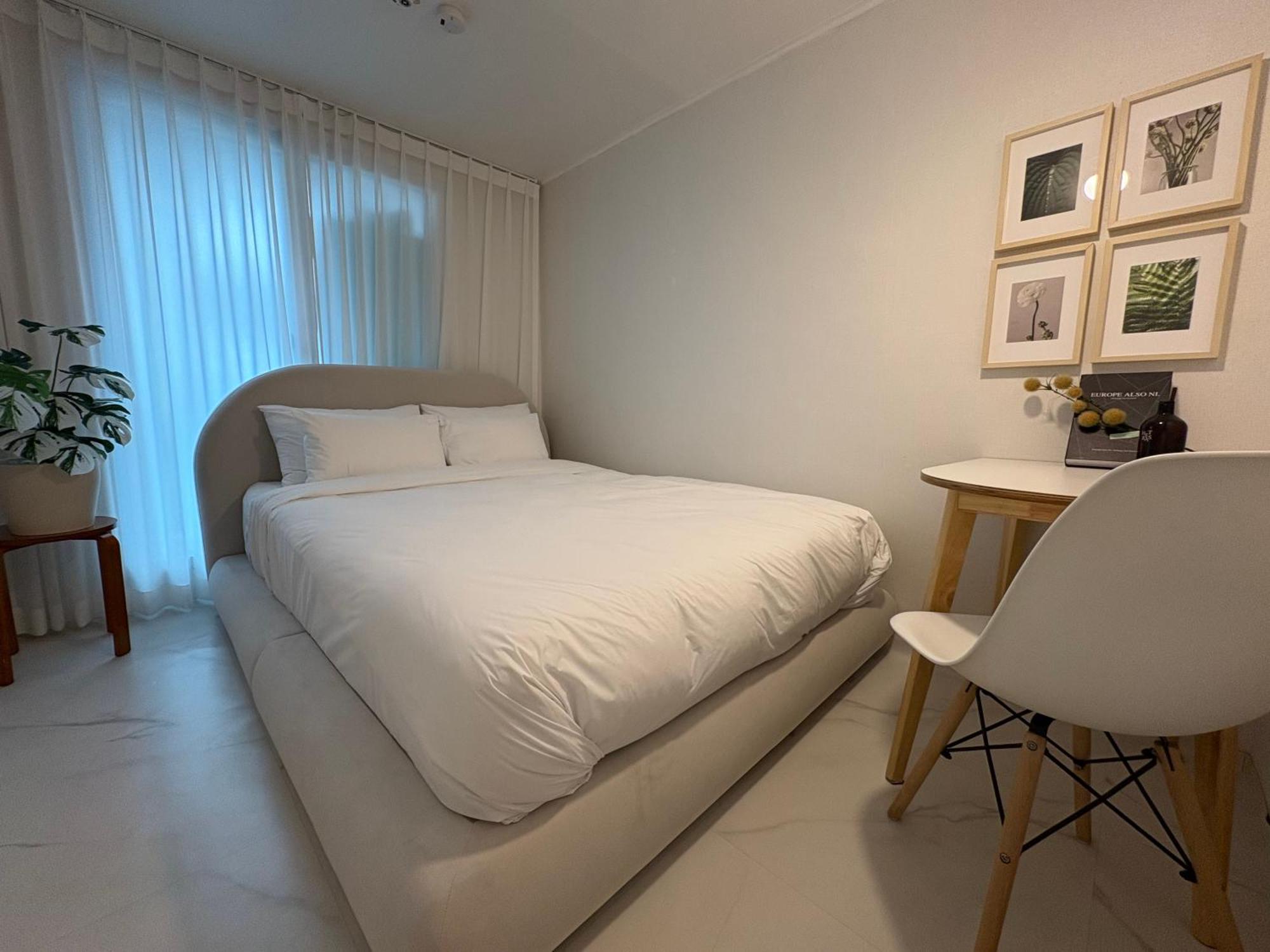 Modernstay Hongdae#mangwon Local Market 10mins, Hongdae, Airport Bus, Hanriver Park 10min,family Apartment *