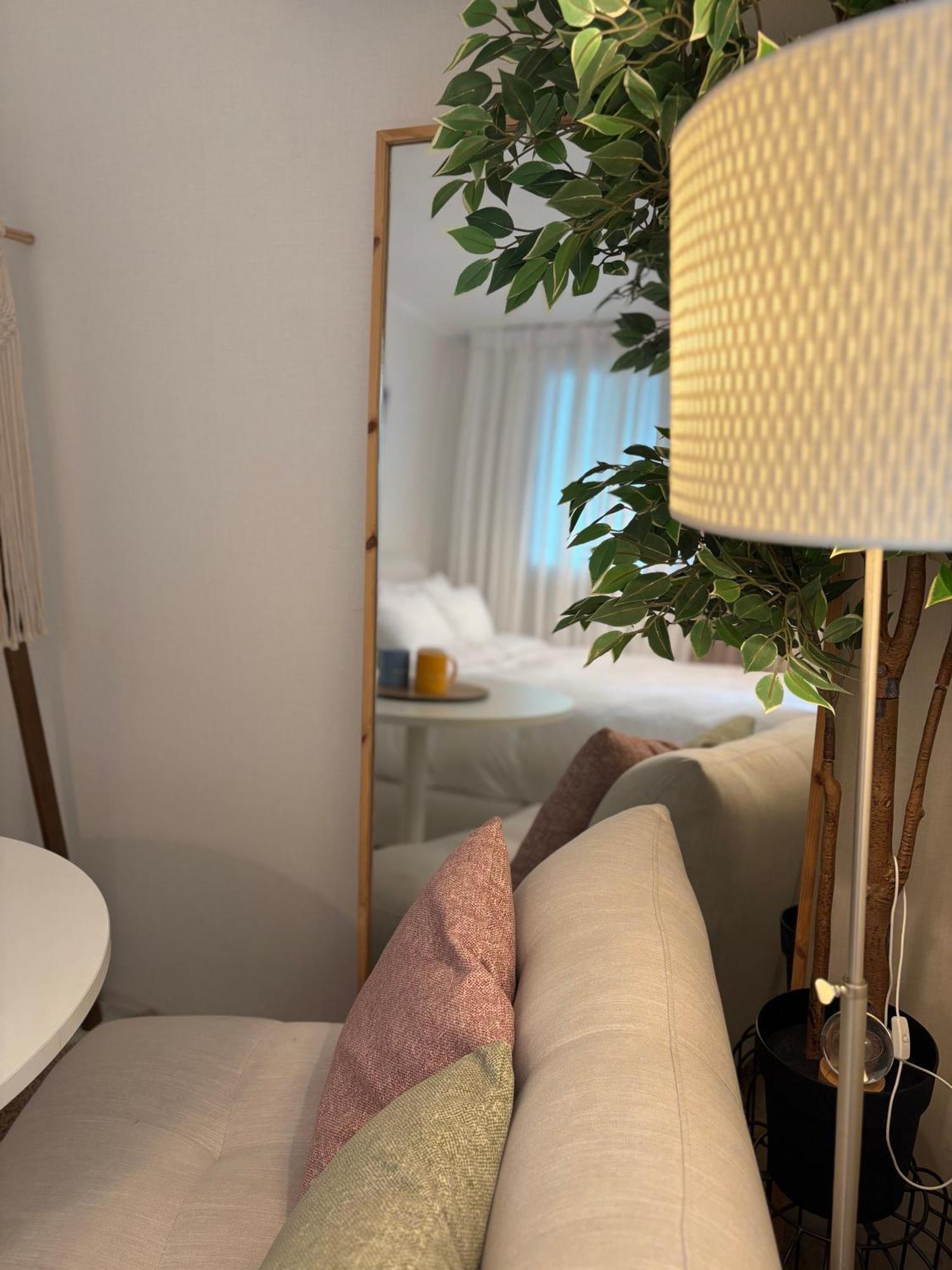 Modernstay Hongdae#mangwon Local Market 10mins, Hongdae, Airport Bus, Hanriver Park 10min,family Apartment
