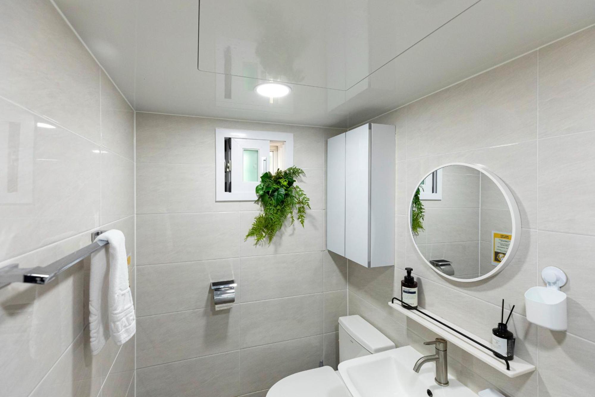 Modernstay Hongdae#mangwon Local Market 10mins, Hongdae, Airport Bus, Hanriver Park 10min,family Appartement *