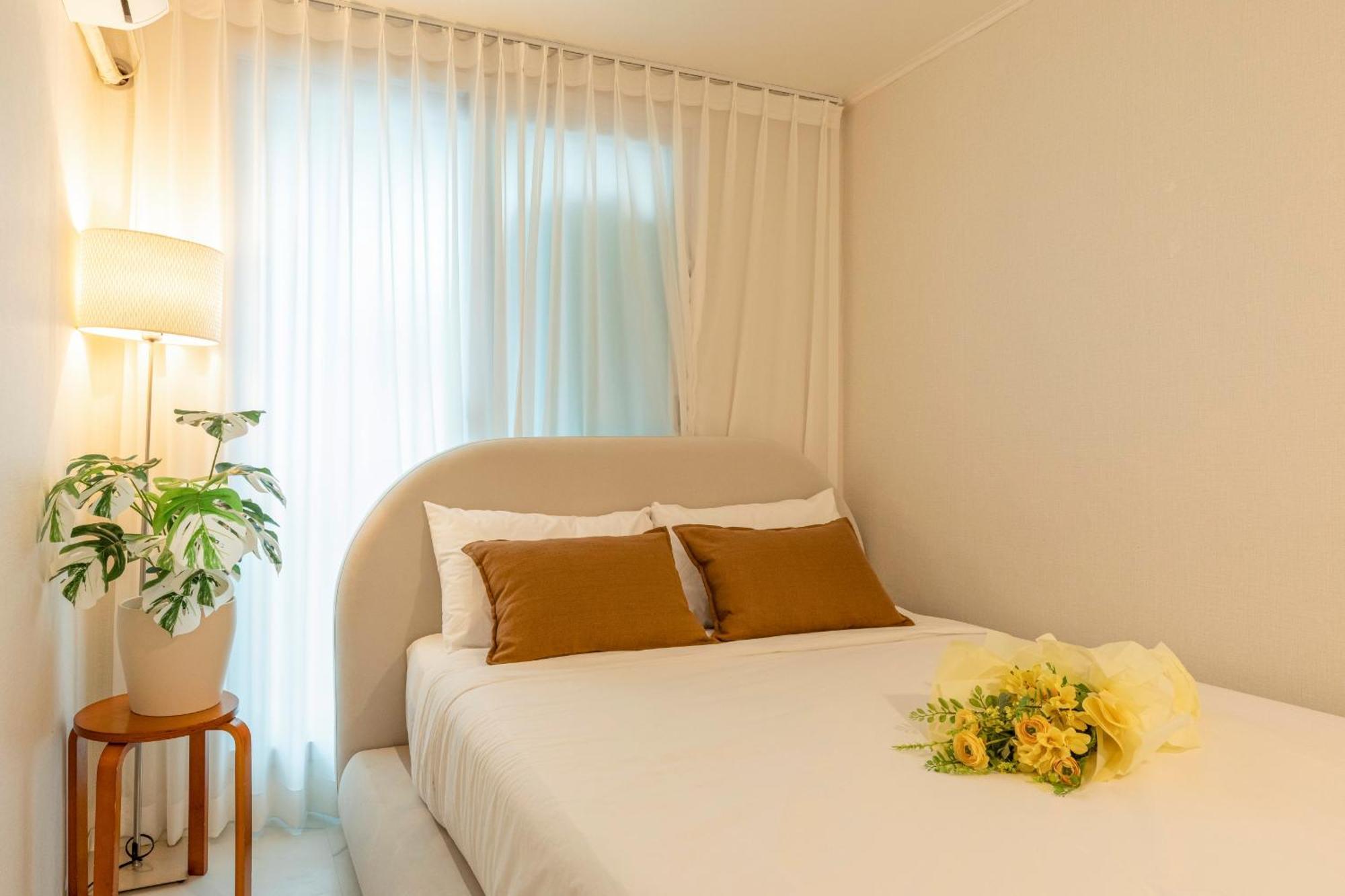 Modernstay Hongdae#mangwon Local Market 10mins, Hongdae, Airport Bus, Hanriver Park 10min,family Appartement *