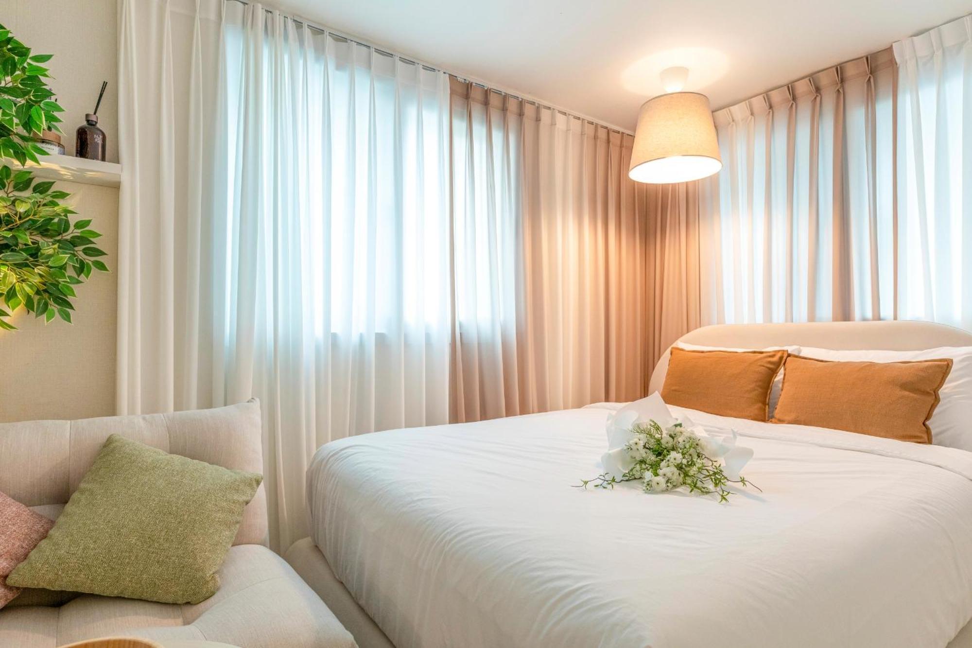 Modernstay Hongdae#mangwon Local Market 10mins, Hongdae, Airport Bus, Hanriver Park 10min,family Appartement
